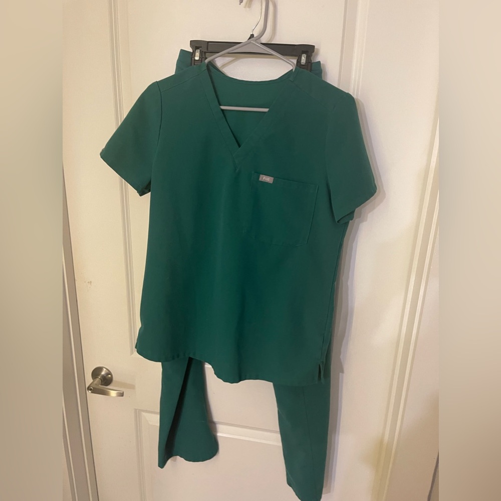 Figs set hunter green size small tall and small